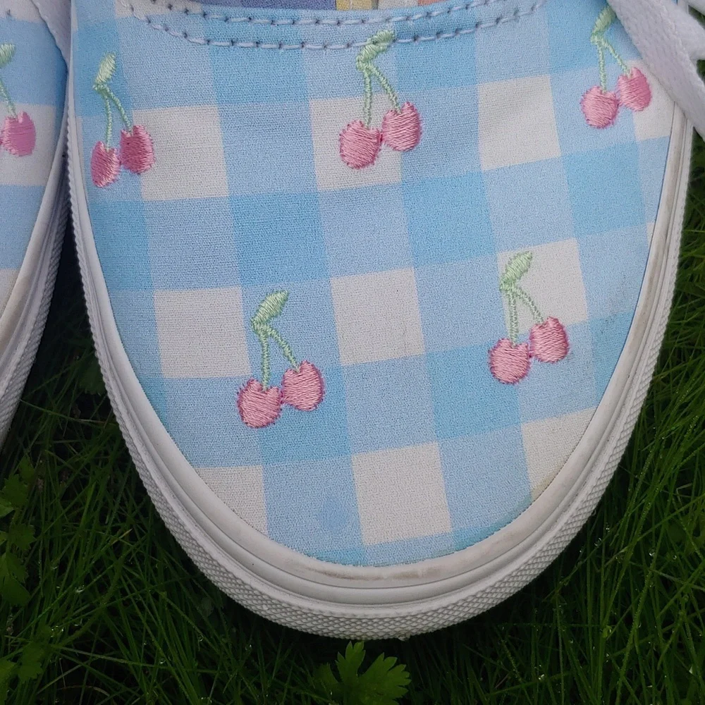 Like New Vans Gingham Embroidered Cherry, Women 12, Men 10.5 - Picture 4 of 11